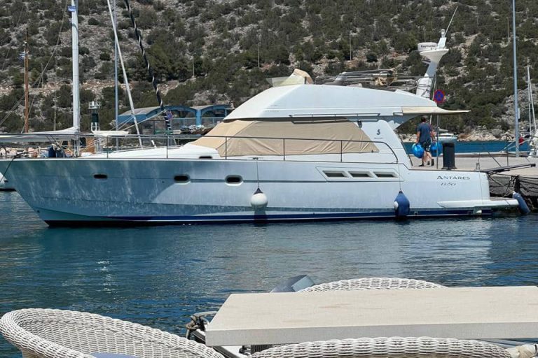 Exclusive Boat Experiences: A Private Fleet at Hydra Bay Resort